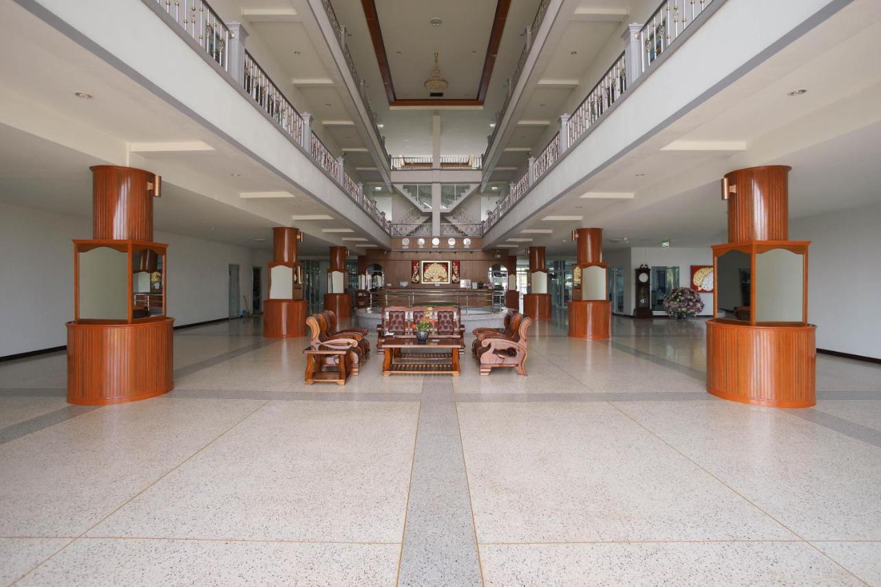 Oyo 75394 Sakthong Grand Hotel Chiang Khong Bagian luar foto