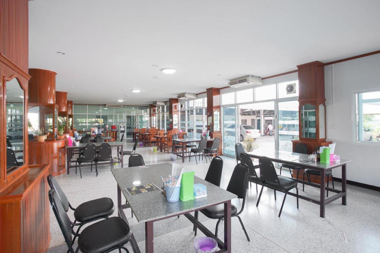 Oyo 75394 Sakthong Grand Hotel Chiang Khong Bagian luar foto