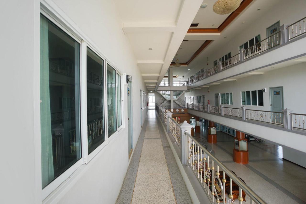 Oyo 75394 Sakthong Grand Hotel Chiang Khong Bagian luar foto