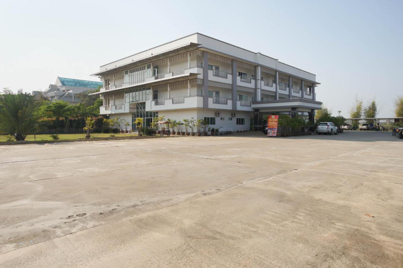 Oyo 75394 Sakthong Grand Hotel Chiang Khong Bagian luar foto