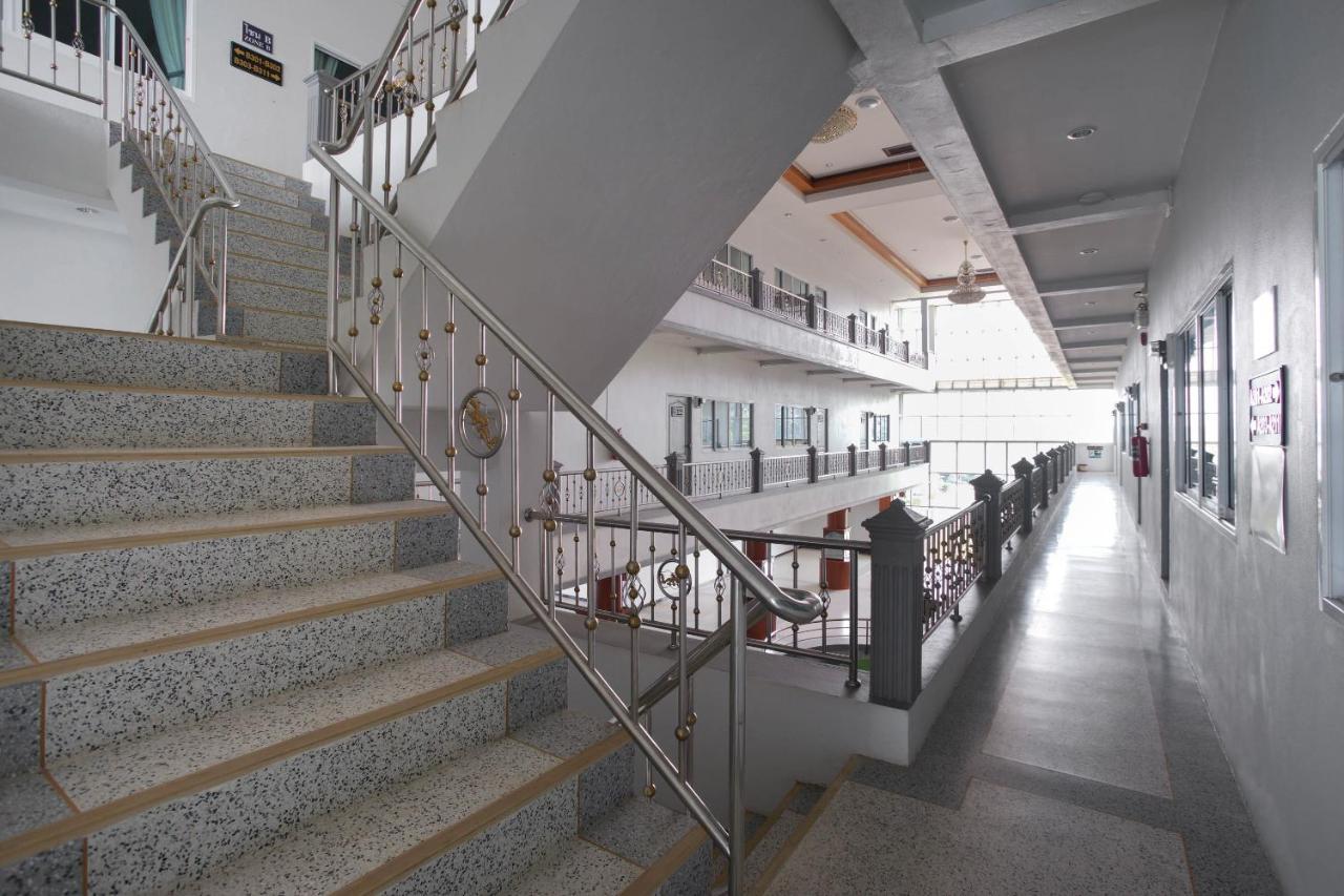 Oyo 75394 Sakthong Grand Hotel Chiang Khong Bagian luar foto