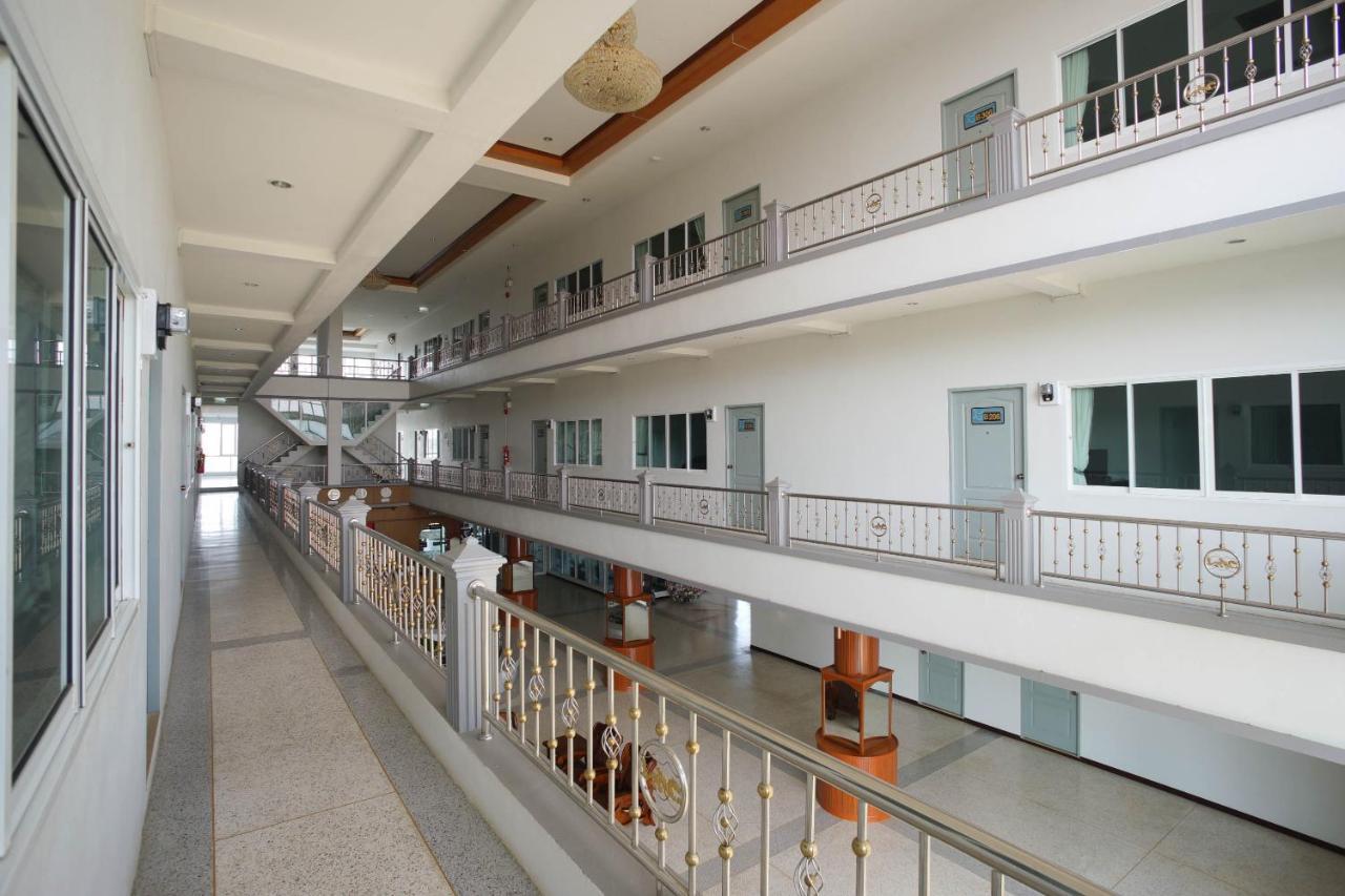 Oyo 75394 Sakthong Grand Hotel Chiang Khong Bagian luar foto