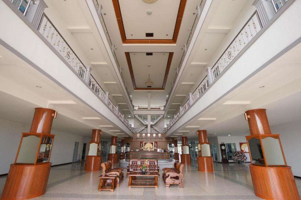 Oyo 75394 Sakthong Grand Hotel Chiang Khong Bagian luar foto