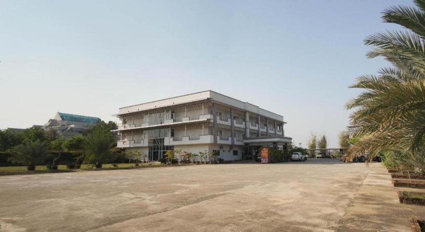 Oyo 75394 Sakthong Grand Hotel Chiang Khong Bagian luar foto