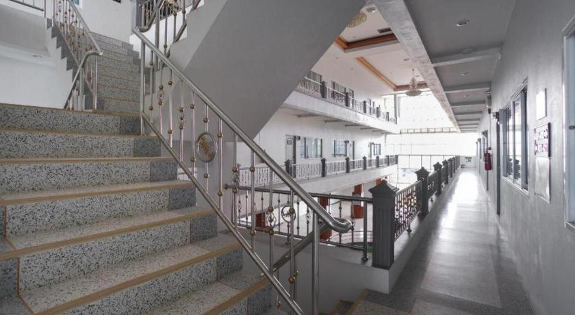 Oyo 75394 Sakthong Grand Hotel Chiang Khong Bagian luar foto