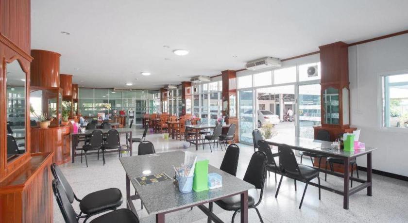 Oyo 75394 Sakthong Grand Hotel Chiang Khong Bagian luar foto