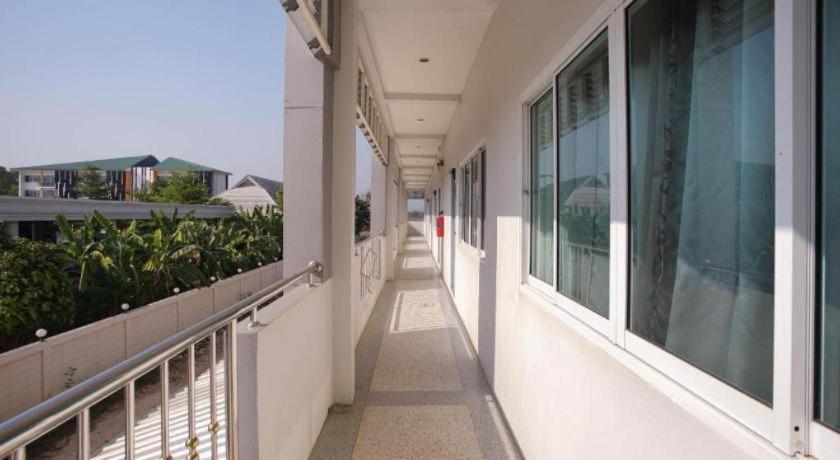 Oyo 75394 Sakthong Grand Hotel Chiang Khong Bagian luar foto