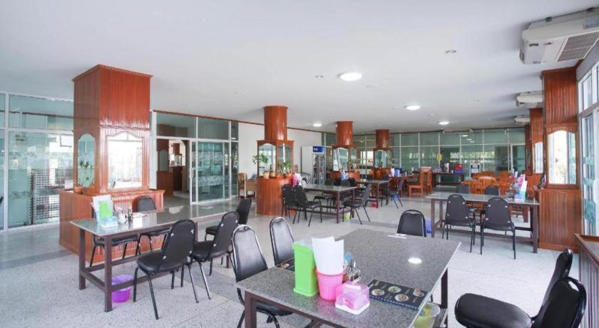 Oyo 75394 Sakthong Grand Hotel Chiang Khong Bagian luar foto