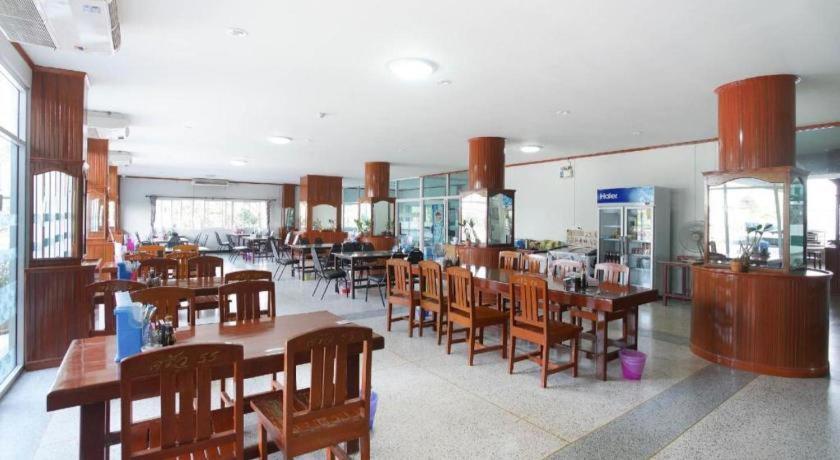 Oyo 75394 Sakthong Grand Hotel Chiang Khong Bagian luar foto